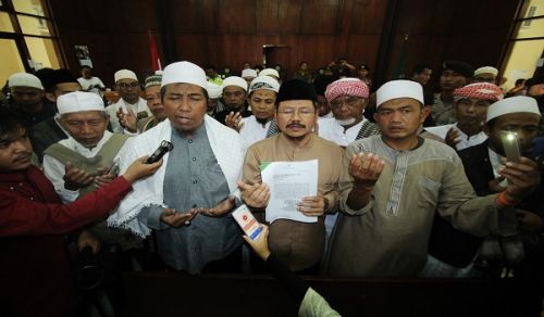 Hizb ut Tahrir/ Indonesia to file suit documents to lift the ban imposed on Hizb ut Tahrir at the Administrative Court (PTUN) in East Jakarta