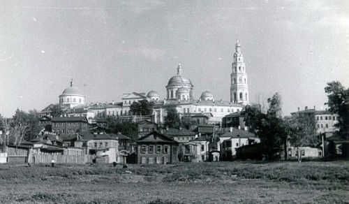 What is behind the church service of Russian occupiers in Kazan?