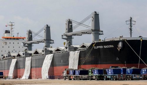 The Egyptian Regime Harnesses Egypt, its Army and Its Ports to Protect, Support and Supply the Usurping Entity!