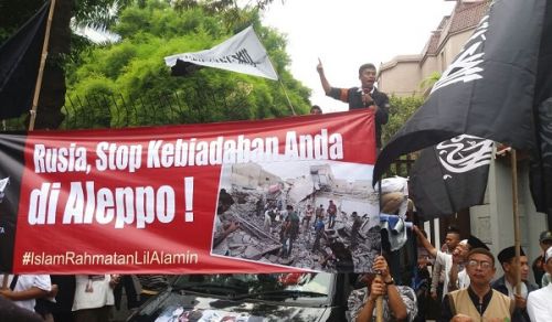 Indonesia: Protest in support of Aleppo in front of Russian Embassy in Jakarta