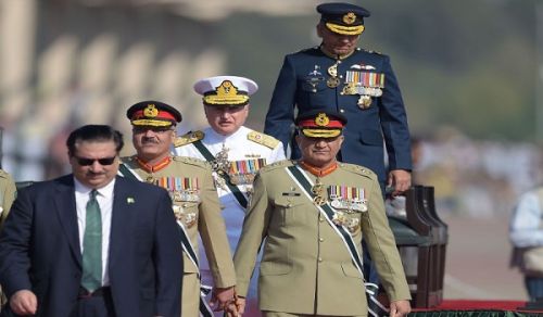 O Muslims of Pakistan! Ignore the Cheap Clash over Civilian and Military Supremacy. Strive to Establish the Khilafah which Will Secure Supremacy for the Law of Allah (swt) Alone