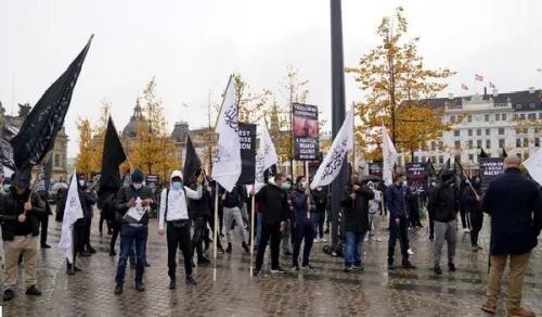 Protest in front of the French Embassy