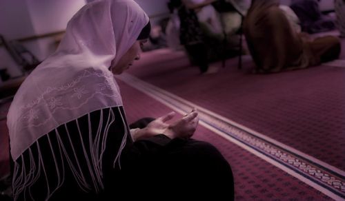 Answer to Question: Women Covering their Feet During Salat