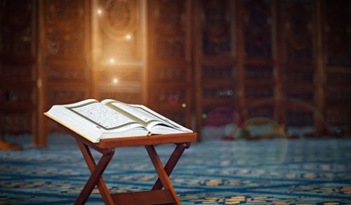 Dealing with the World Whilst our Hearts See Allah (swt)