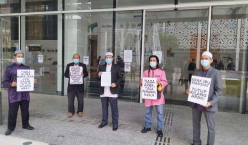 Close Liquor Factories - Hizb ut Tahrir’s Submission of Memorandum was Denied by the Religious Affair Minister but Two Other Accepted