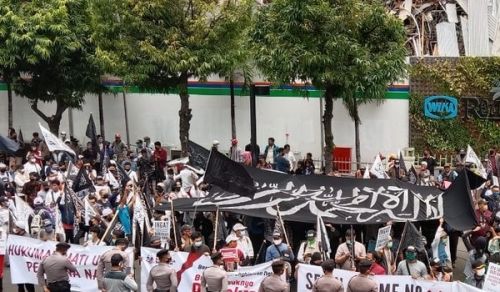 Indonesia: Group Activities infront of the French Embassy for the Nussrah of Rasul Allah