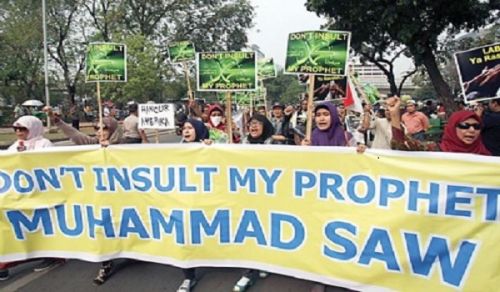 The Official Reception of the Extremist Marie Le Pen is an Insult to Islam and Muslims