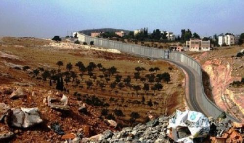 Elders and notables of the Hebron clans met to discuss a number of Hebron's public issues, during a Ramadan evening arranged by Hizb ut Tahrir in Hebron, and included a large number of tribal and Islamic leaders. The men of Hebron agreed on the follo