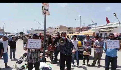 Hizb ut Tahrir / Wilayah Tunisia Stand Denouncing the Closure of Mosques