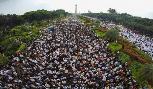 Hizb ut Tahrir/ Indonesia Protest: Disbeliever Leader is Haram