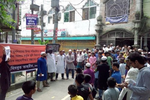 Hizb ut Tahrir / Wilayah Bangladesh, organized Protest Gatherings and Demonstrations Today against the Brutal Atrocity in Ghouta of Syria by Islam-hating Russia and American Agent Butcher Bashar al-Assad, and from the Gathering People demanded Immedi