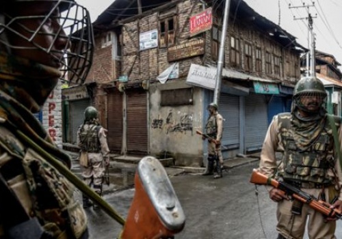 Occupied Kashmir Needs the Mobilization of Pakistan’s Armed Forces, Not Speeches and Human Chains